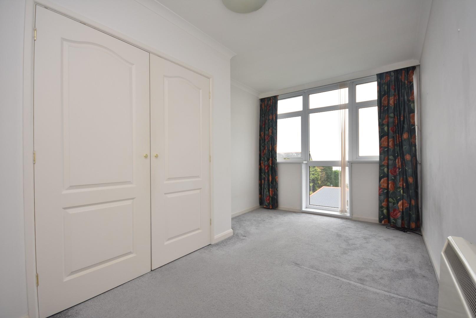 7 St. Nicholas House, Sea View Court, Bradford Place, Penarth, CF64 1AL